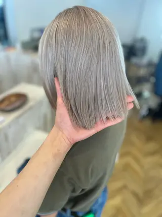 ショート カラー ブリーチ特化 梅田本多翔のヘアスタイル
