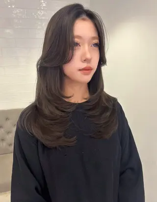 ロング レイヤーカット/長岡 グレージュ/マユ🎀のヘアスタイル