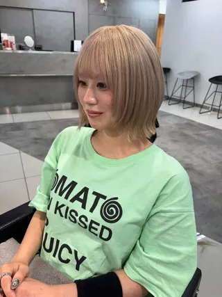 ショート カラー ヘアアレンジ ボブ/透明感ベージュ 🫧クルミ🌟のヘアスタイル