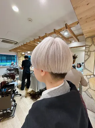 ショート カラー kawabe maikoのヘアスタイル