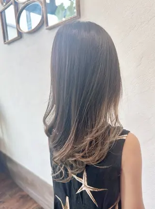 セミロング 對比地 茜のヘアスタイル