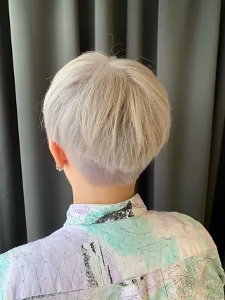 ショート カラー LUXBE LUCEのヘアスタイル