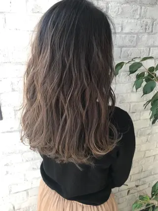 セミロング カラー Oopsレイヤー 加藤澄都のヘアスタイル