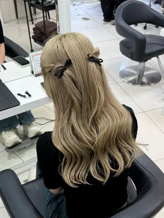 ロング カラー ヘアアレンジ 透明感ハイトーン 🪽☾mizukiのヘアスタイル