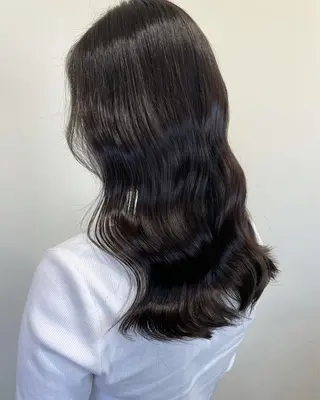 セミロング 柔らかな縮毛矯正 透明感カラー💫のヘアスタイル