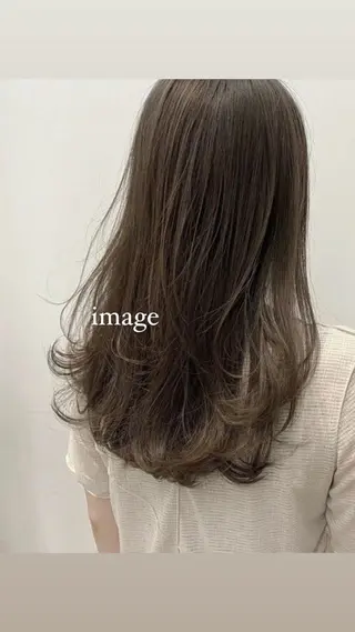 ミディアム 成岡 愛美のヘアスタイル