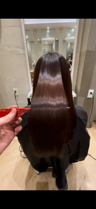セミロング 髪質改善✂︎KODE 透明感カラーのヘアスタイル