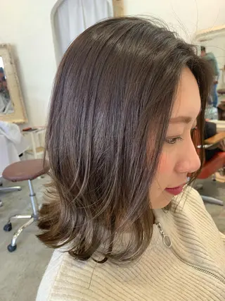 ミディアム カラー fio マナミのヘアスタイル
