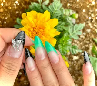 セミロング GGhouse narumiのネイルデザイン