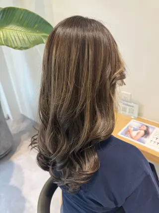 ロング カラー 長谷川 紗羅のヘアスタイル