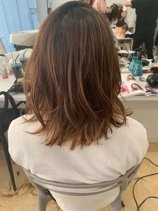 ミディアム 吉田 茉生のヘアスタイル