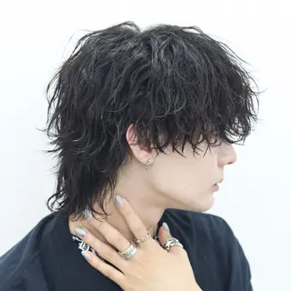 ミディアム パーマ メンズ メンズフェザー毛流れ パーマASHU渋谷のヘアスタイル