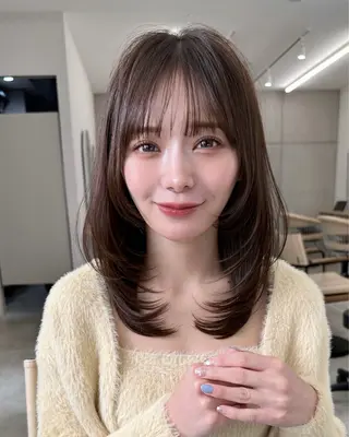 セミロング ゆうり/ 透明感カラーのヘアスタイル