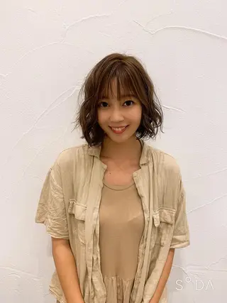 ショート カラー パーマ ヘアアレンジ ミドウチ アヤカのヘアスタイル