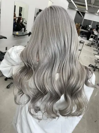カラー BLEACHi /noeのヘアスタイル