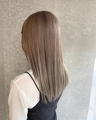 セミロング 韓国式パーマ🔥 ブリーチ🔥TOMOのヘアスタイル