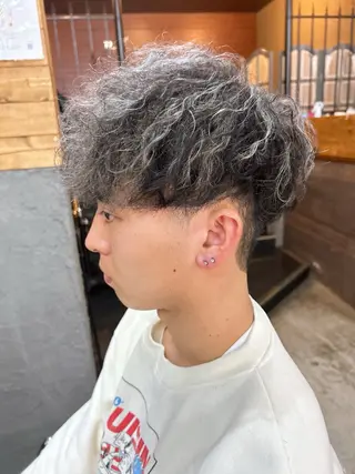 ショート カラー パーマ メンズ 桜田 修未のヘアスタイル