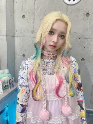 ロング カラー ホワイト&レイヤーカ ットエクステ長畠俊輔のヘアスタイル