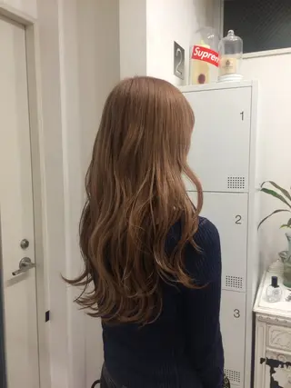 ロング カラー 杏華レイヤー/ パーマ/ハイトーンのヘアスタイル