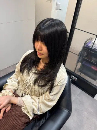 ロング 柘植 里那のヘアスタイル