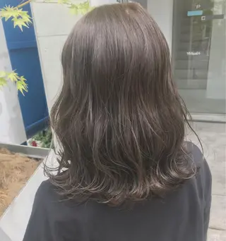 ミディアム カラー ハイトーンボブ 前田 表参道　グレージュのヘアスタイル