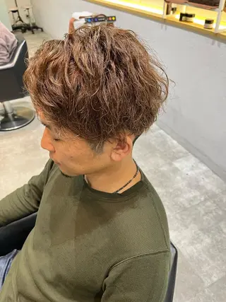 ショート カラー パーマ 玉城 和磨のヘアスタイル