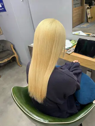 ロング カラー 透明感ハイトーン🦄 キラ🌈のヘアスタイル