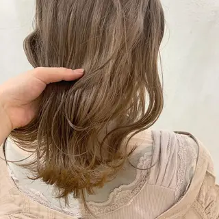 ロング カラー ヘアアレンジ 本間 結衣のヘアスタイル