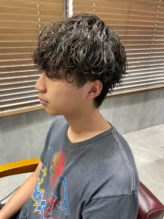 ミディアム パーマ メンズ 勝毛 広貴のヘアスタイル