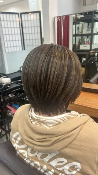 ショート カラー 保科 椎奈のヘアスタイル