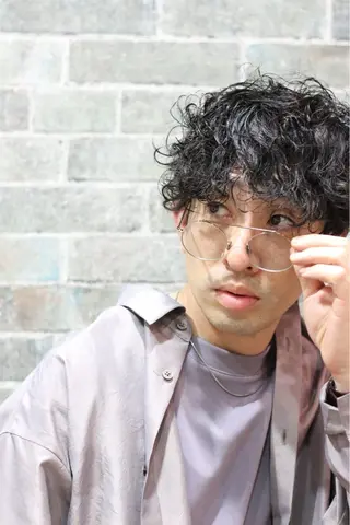 ショート パーマ メンズ 下野 悠也のヘアスタイル