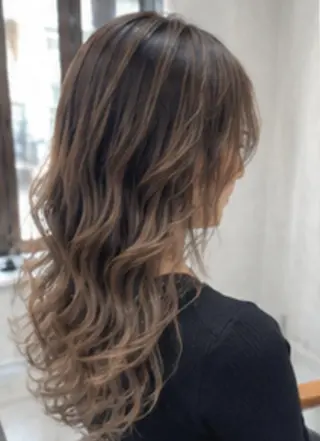 カラー デザインカラー Lienのヘアスタイル