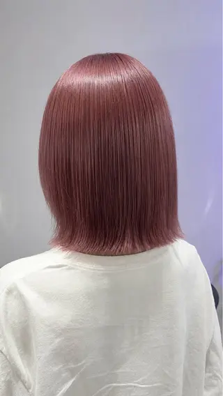 ミディアム ミルクティーカラー/ レイヤーカットAyaのヘアスタイル