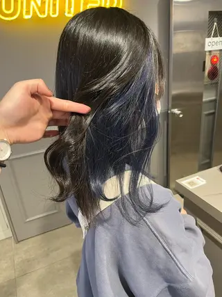 ミディアム 寒色/ベージュヘア ブリーチありMiOのヘアスタイル