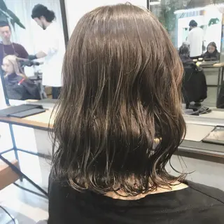 ミディアム カラー ハイトーンボブ 前田 表参道　グレージュのヘアスタイル