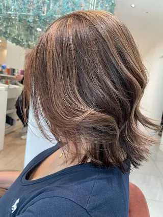 セミロング カラー 平 真亜里のヘアスタイル