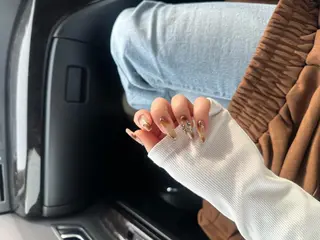 ネイル PEEKABOO 旧:momo京橋のネイルデザイン