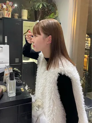 カラー ミルクティーベージュ ブリーチ🖤サヤカのヘアスタイル