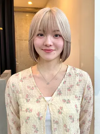 ショート カラー 切りっぱなしボブ/ ブリーチカラー/大塚のヘアスタイル