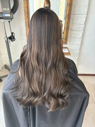 ロング 安谷屋 こはるのヘアスタイル
