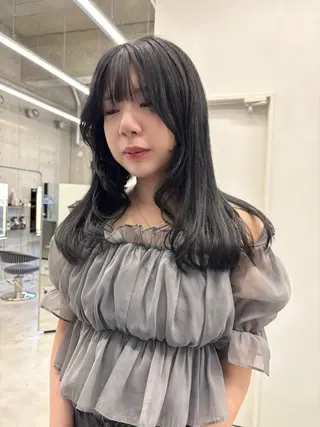 セミロング 響 インナーカラー イヤリングカラーのヘアスタイル