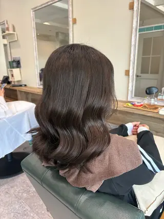 ミディアム 安谷屋 こはるのヘアスタイル