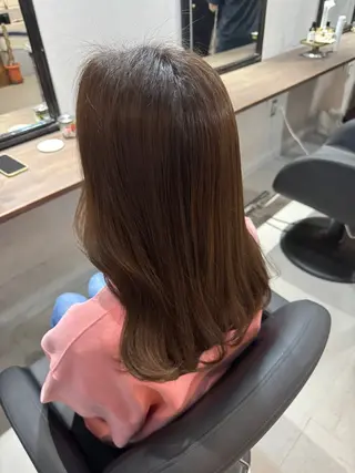 カラー もも ボブ/艶カラーのヘアスタイル