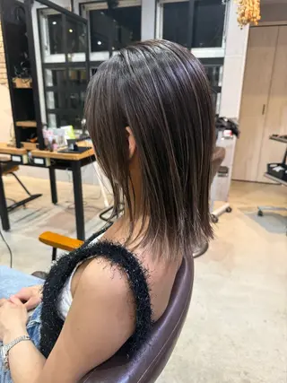 ミディアム バレイヤージュ ブリーチ特化のヘアスタイル