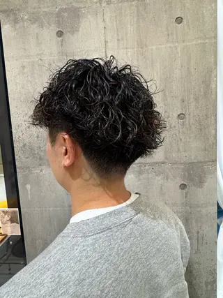 ショート パーマ メンズ 大塚 友康のヘアスタイル