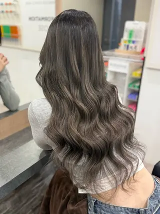 ロング RIEブリーチ& エクステ特化型のヘアスタイル