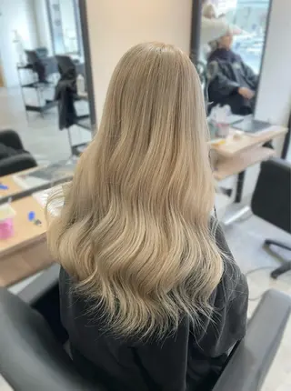 ロング カラー 西宮ハイトーンカラー ひらり💜のヘアスタイル