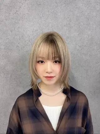 ショート カラー &.TIGRE 越冨 レイヤー/顔周り特化のヘアスタイル