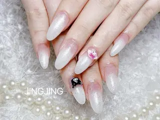 ネイル 🦋 Queenieのネイルデザイン