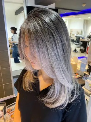 ミディアム 呉屋 愛音のヘアスタイル